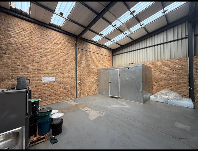 155M² WAREHOUSE TO LET IN CHLOORKOP